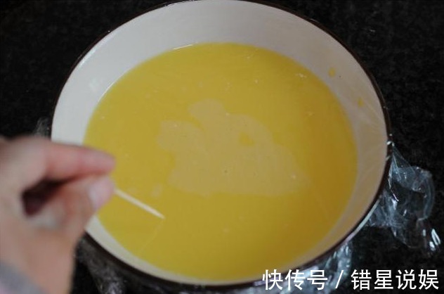 外婆|鸡蛋羹，用冷水蒸还是热水蒸都错了，教你正确做法，嫩滑无蜂窝