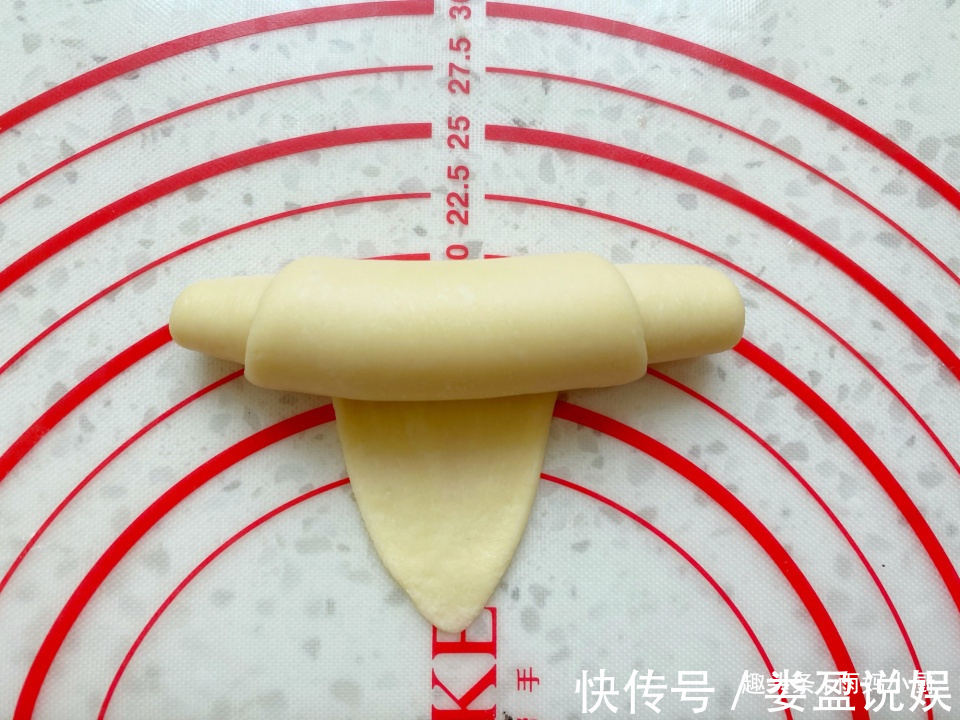 奶香美味的牛角面包，无需手套膜简单容易做，比包子馒头还省事