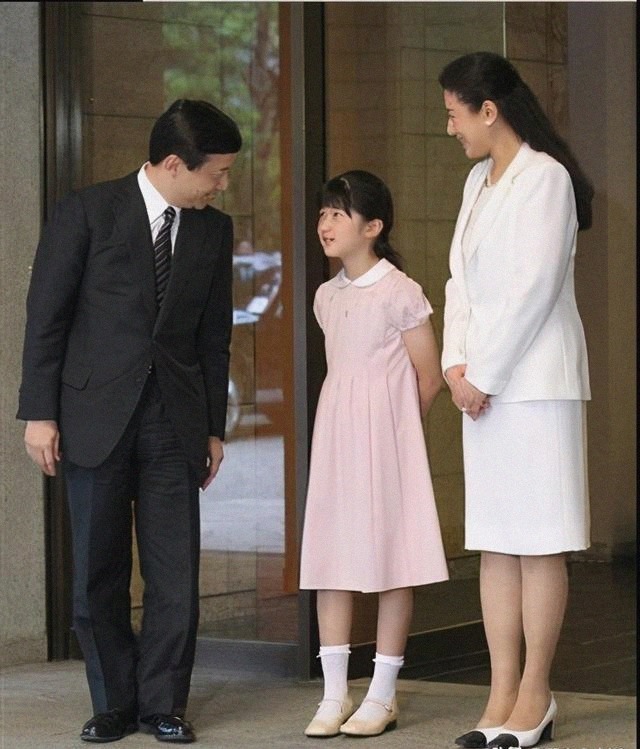德仁天皇|文仁成为日本皇室第一顺位继承人，18岁的爱子公主将成为平民