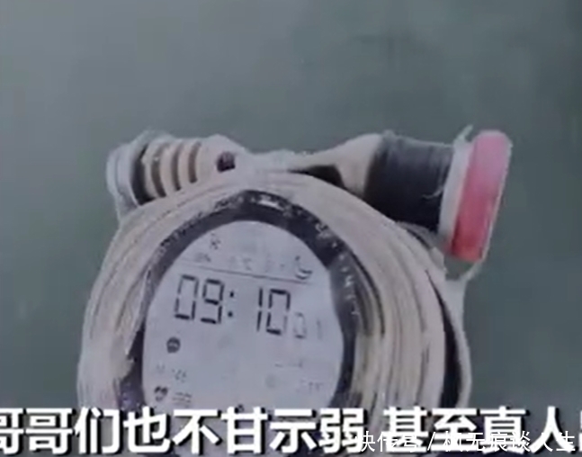 太空人主题的表盘,引出神奇操作,最可爱的还是我们消防员小哥哥