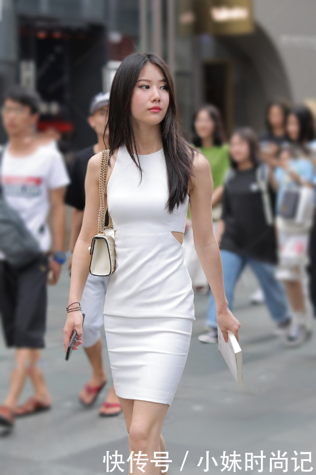 穿腻了半身短裙,那就试试款式洋气的连衣短裙,清爽舒适又显气质