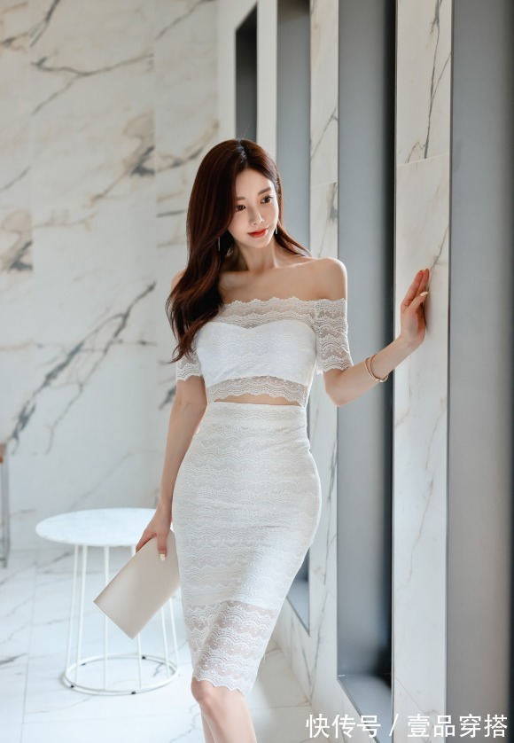 搭配|女神孙允珠高清时尚搭配：天鹅湖帷幔轻纱奶白雕花衣裙