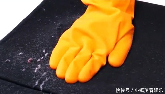 衣服粘毛教你一招,不用胶带,衣服像新的一样干净,不花一分钱