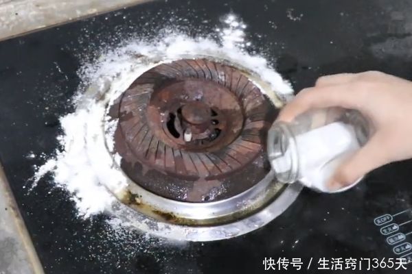 抓紧在灶台撒把食盐,10个家庭9个都需要,学会一年能省几百元