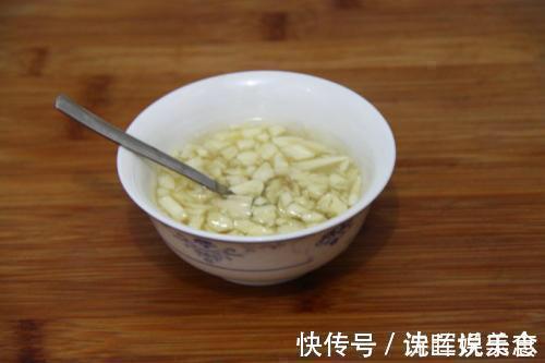 茂盛|水培富贵竹，水里放一点“料”，不黄叶不烂根，油绿茂盛能开花