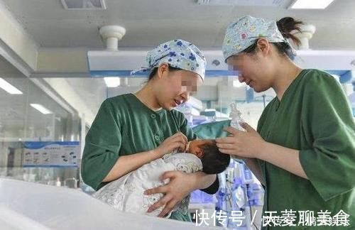 新生儿出生后的10多分钟,到底在“折腾”些啥其实他比妈妈忙