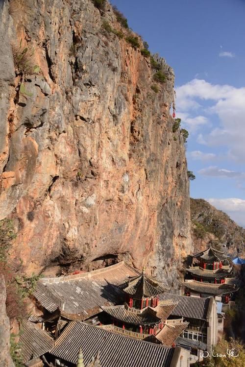 大理最吓人景点：号称云南悬空寺，石龙倒挂天华山，攀顶步步心惊