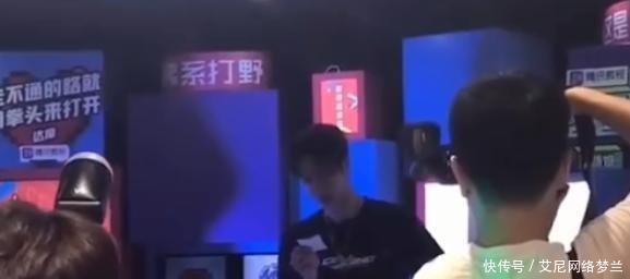 王一博学会断句不奇怪节目组拿出看家本领,他的眼神更明目张胆