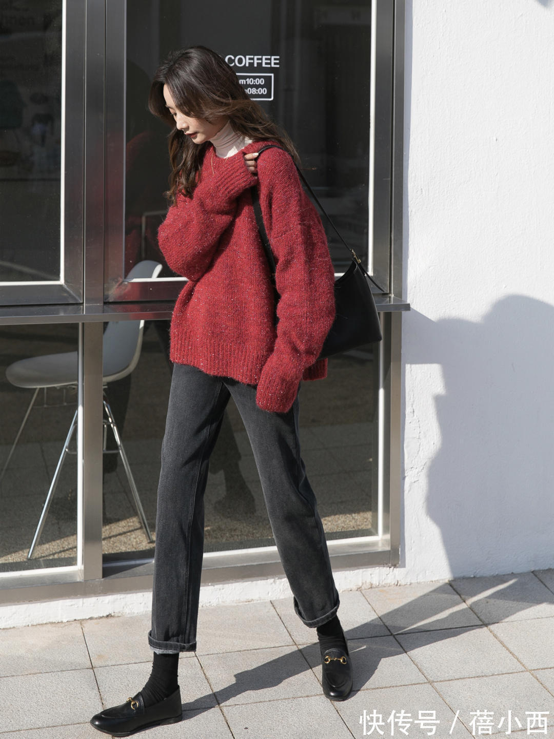 小蛮腰|今年还是穿“红色毛衣”最洋气,搭配牛仔裤、半身裙简约又显气质