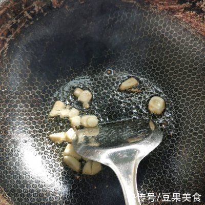 这道西红柿炒蒜苔，分分钟光盘