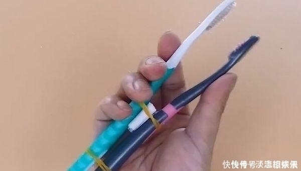 两个旧牙刷绑在一起太厉害了，我也是今天才知道，实用