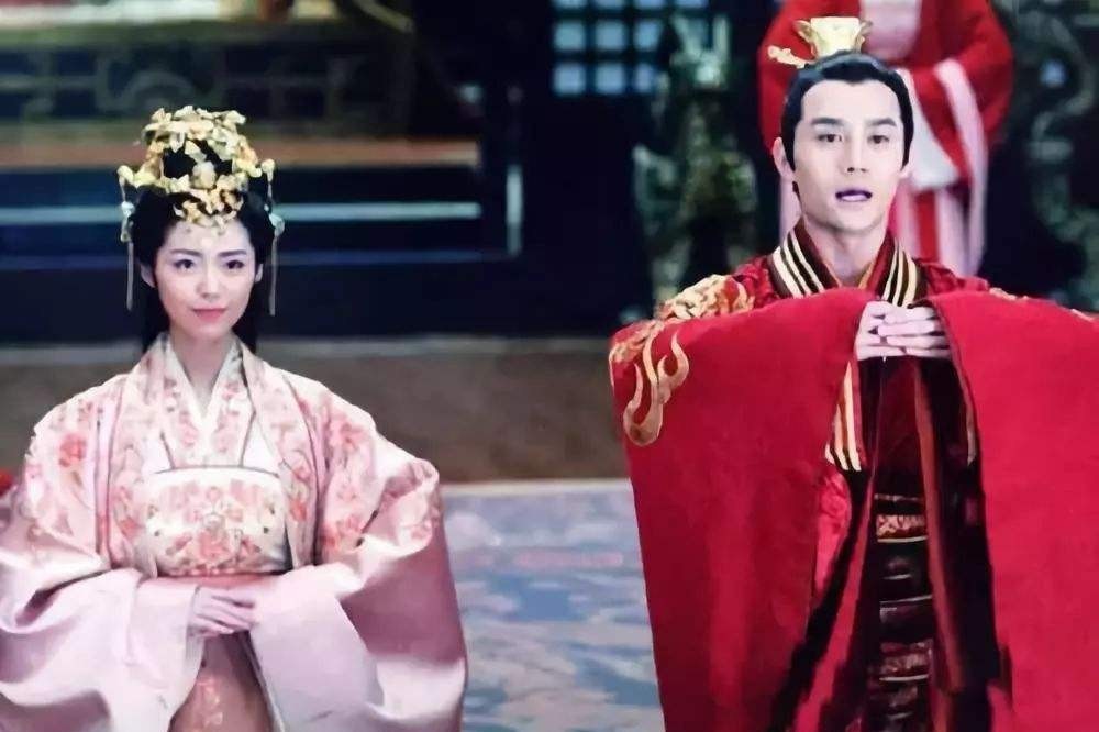 父亲|她拒绝王爷和皇上求婚,下嫁一“呆子”,20年后“呆子”成皇帝