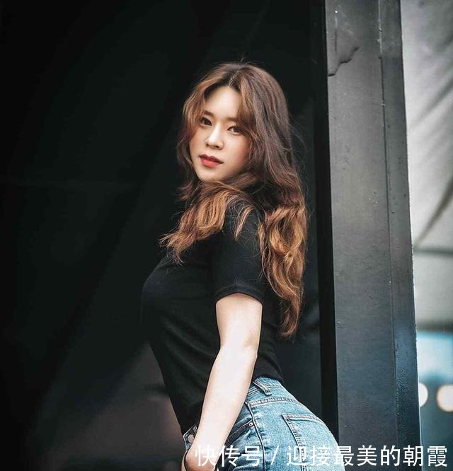 打扮|打底裤的打扮，彰显时尚魅力，尽显年轻时尚范