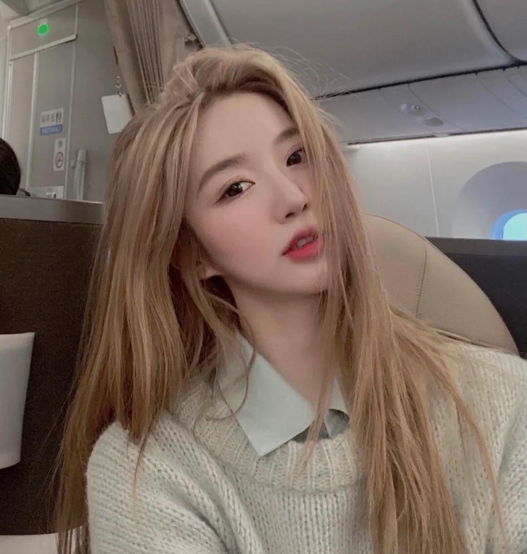 2021年一定要尝试的几款潮色,显白高级又有气质,黄皮也能驾驭