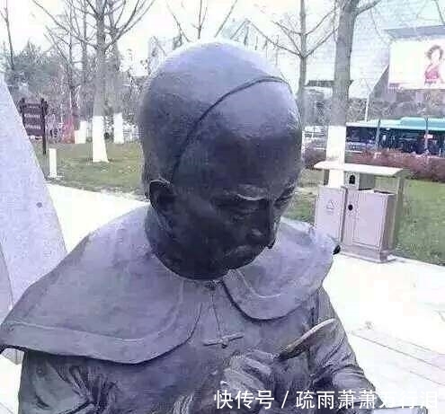 搞笑gif图片笑话段子:彩礼不要了,另外陪嫁