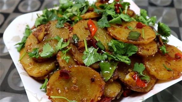 怪不得饭店的土豆片那么好吃,原来做法那么简单,看一遍就学会