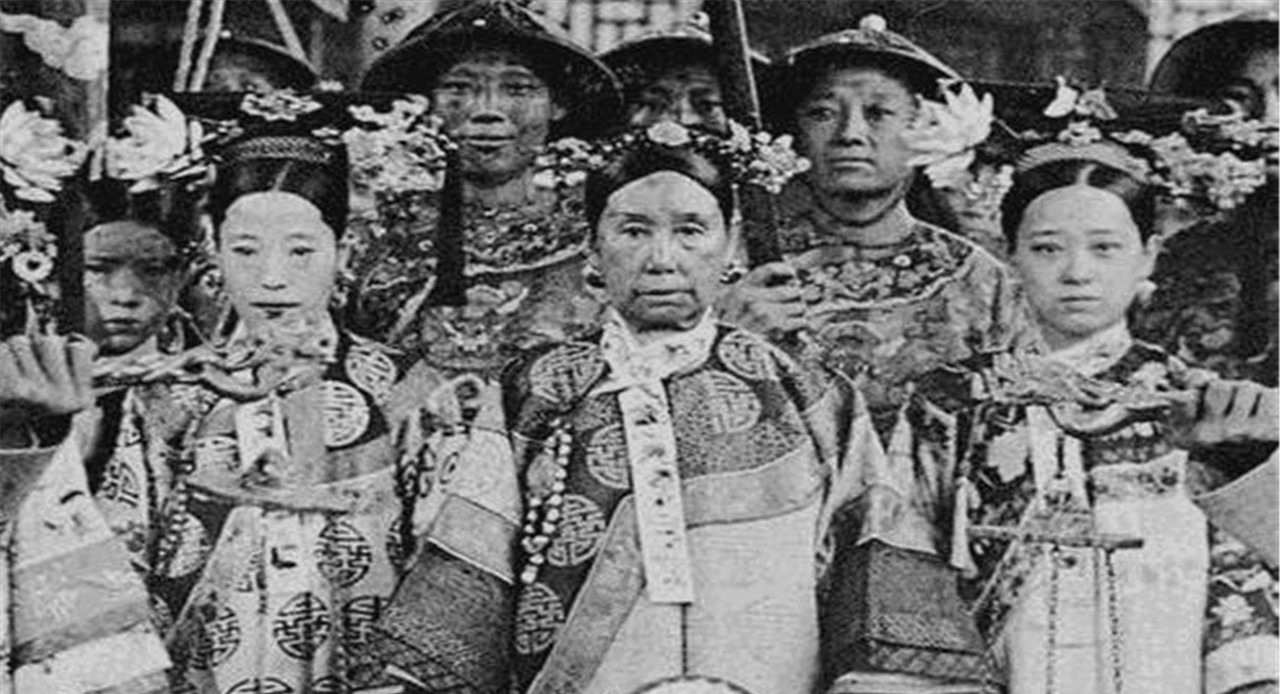 四格格|清宫女子都长得丑？她是被慈禧宠爱的清宫第一美女，颜值堪比明星