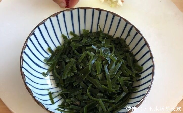 葱头|入伏后,多吃此菜,2元一斤,补钙防贫血,做成面食,放凉也不硬