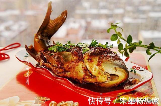 年夜饭|晒娘俩做的年夜饭，4凉8热上一桌，第一次就地过年火了朋友圈