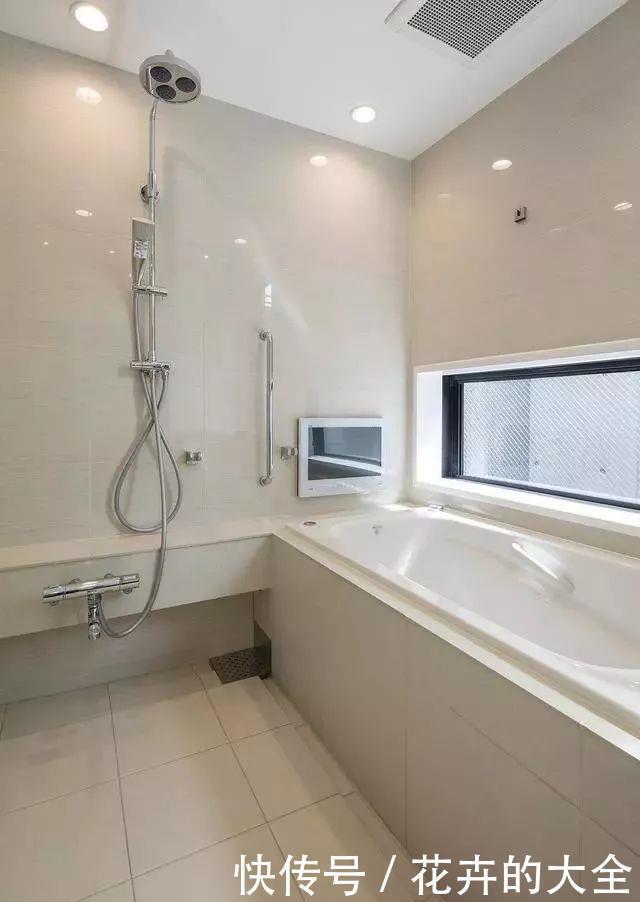 浴室|嫌卫生间太小?现在都这样设计,怪不得她家看上去空间大一倍!