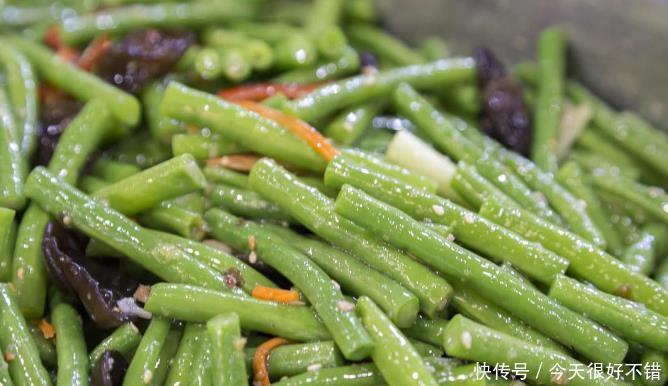 油炸|炒豆角，不要直接焯水或者油炸，教您一招，豆角又香又入味不发黄