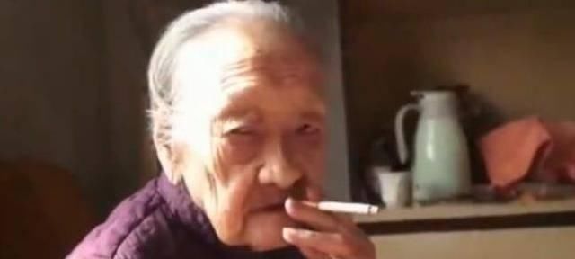 喝酒|104岁老奶奶,一天5包烟、1斤白酒劝我戒酒的医生,早都死了