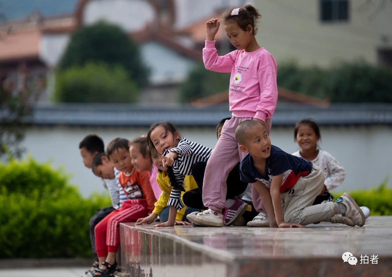 山村|空姐支教山村小学：想帮孩子们“飞上蓝天”