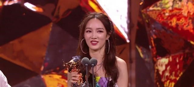 球迷们|郎姐孟佳营销成功、王霏霏已经成为一块踏脚石