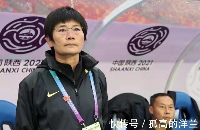 球迷们|怪事儿？球迷都能看懂，专业教练团队和足协看不清楚，他们都来了