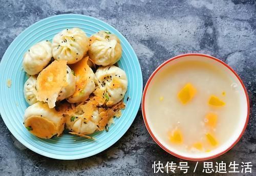 老两口的幸福早餐，样数不多，吃得舒服，网友提问：这要起多早