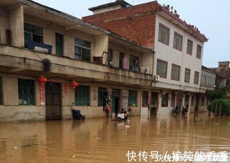 钓鱼|洪水过后去钓鱼,这么大的黄颡鱼,还是头一次钓获