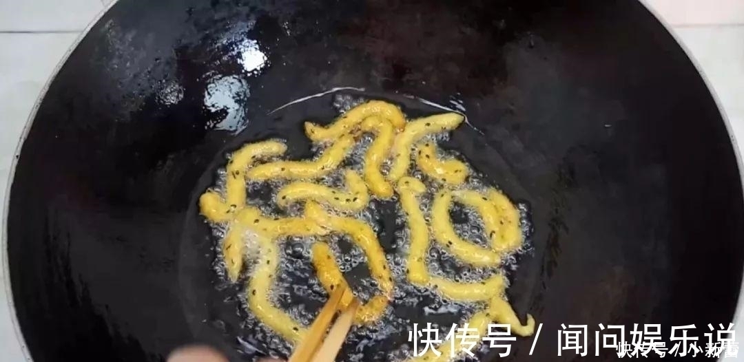 2个红薯, 1袋牛奶, 手不粘面, 做出最好吃的小零食, 放凉都不会硬