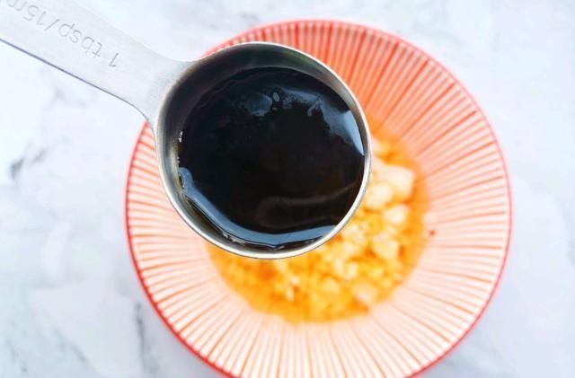 凉拌木耳西兰花|它是“清肠第一菜”,坚持每天吃一盘,刮油甩赘肉,一周瘦5斤