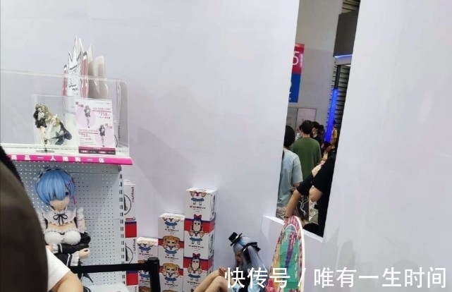 二次元|都在围观手办,却忽视了小姐姐?小姐姐吐槽:下辈子小心二次元