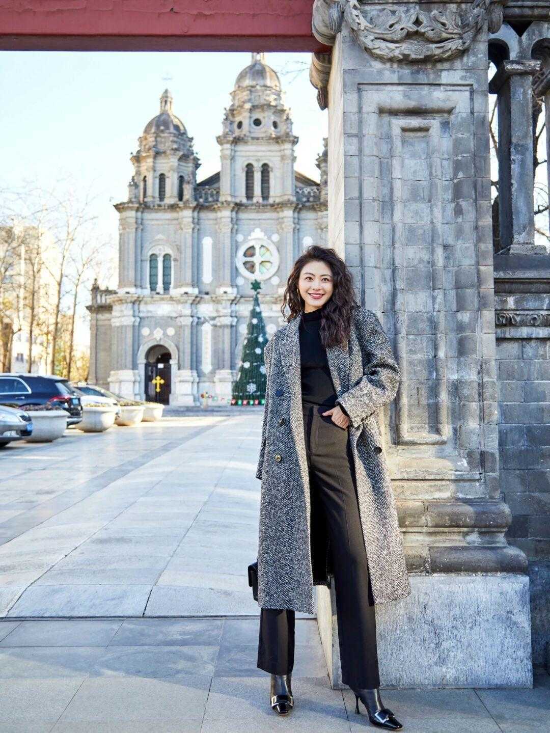 修身裤|今年别在穿“修身裤+长靴”,九分阔腿裤+紧口靴,才是最时髦