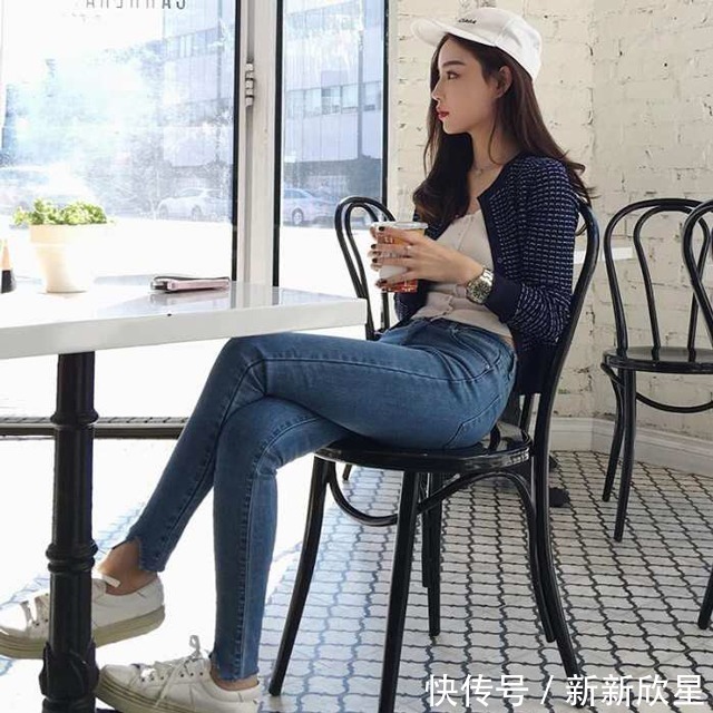 街拍|街拍牛仔裤小姐姐的搭配穿出优雅身姿