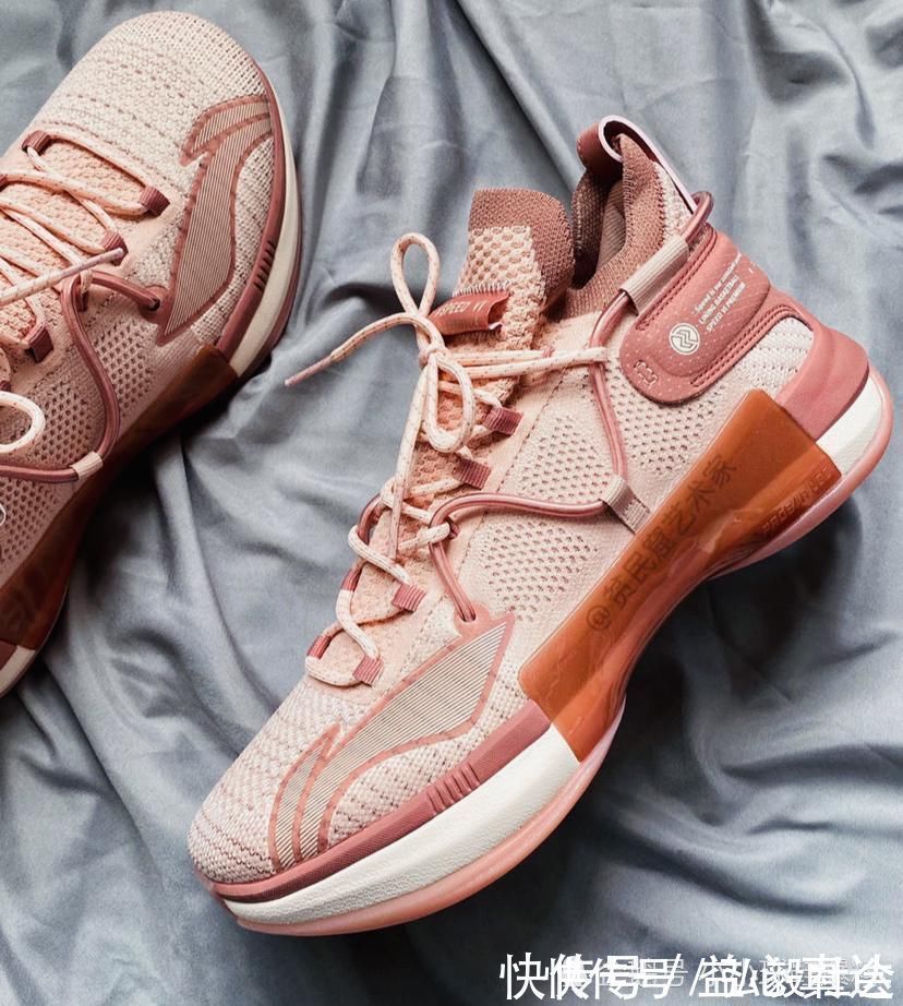 李宁|你以为的闪击6代球鞋只能出街?那你就大错特错了!