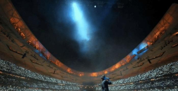 家底 以为自己很出名,豁出去家底在鸟巢开演唱会,结果赔了个底朝天