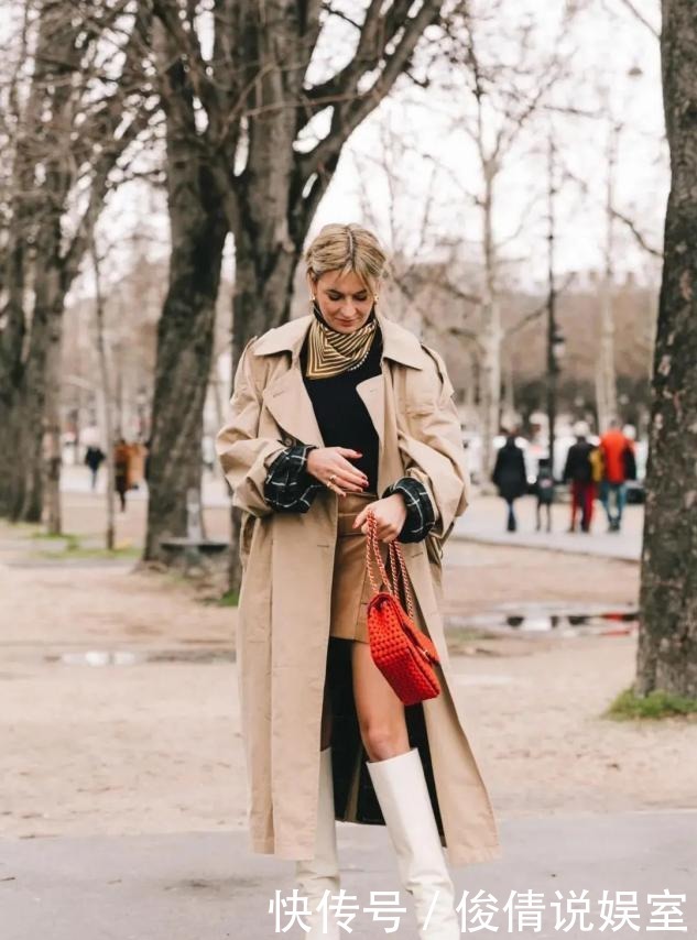 搭配黑色|又到了穿风衣的季节,只会搭牛仔裤?你怕是不知道这三种时髦搭配
