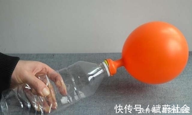 塑料瓶别扔了,小伙在瓶子上打两小洞,改造成打气筒,省钱又省心