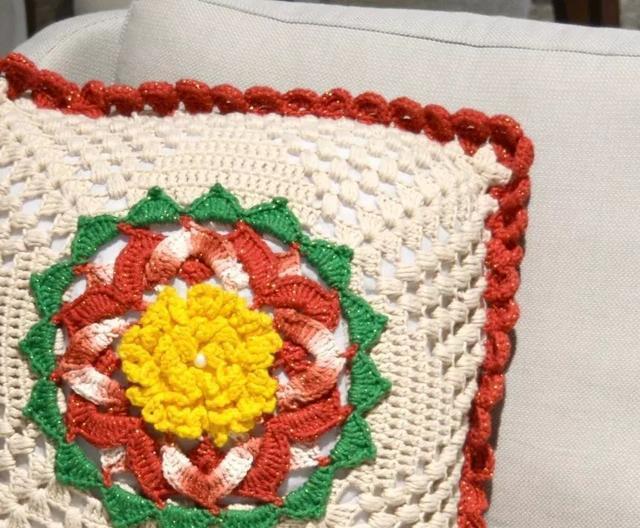 零线太多别浪费,试试钩一钩拼花抱枕,在家非常好用!附图解