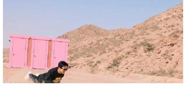 鄧超被五哈節(jié)目組可整慘了，又是抓雞又是趕豬，苦不堪言