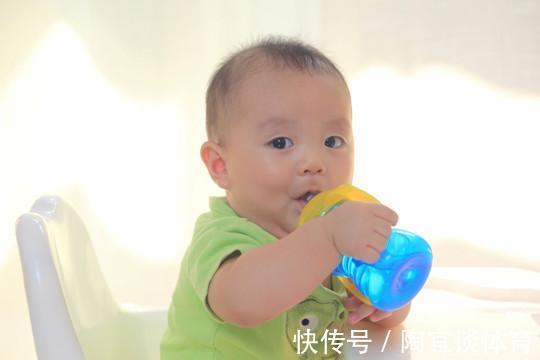 小红|给孩子喝水有讲究,这三个时间点不要给孩子喝水,影响健康