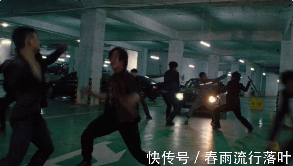 上线2天，全网热度榜第一，陈小春一出手，就是古惑仔大片天花板