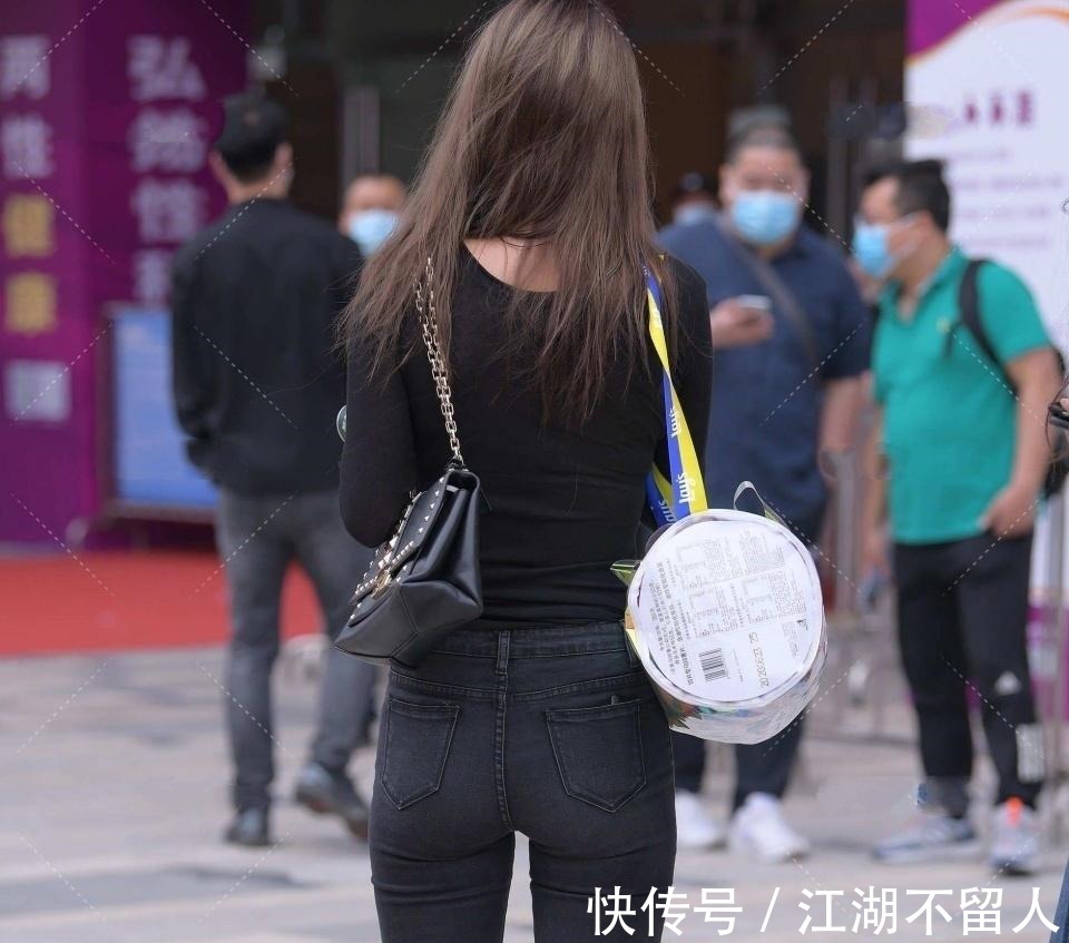 玄色 优雅的北方女孩，散发着独特的味道，30岁的姐姐还可以乘风破浪