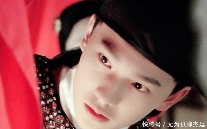 真正的朋友@北静王随手送了宝玉一件蓑衣,宝玉却不知这是贾府灭亡的祸源