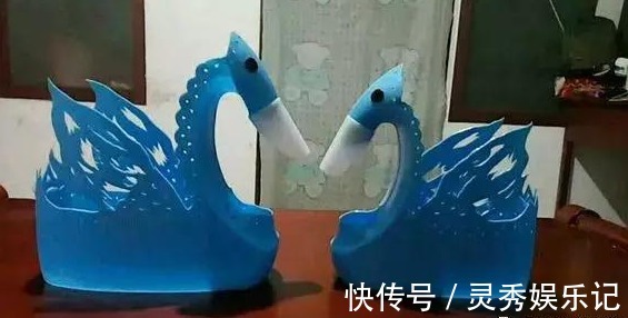 家中用完的“洗衣液桶”别丢了,剪上2刀,秒变养花神器,太美了