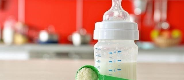 冲泡|5种错误的冲奶粉方法,影响小宝宝健康,排便干硬还影响长高!