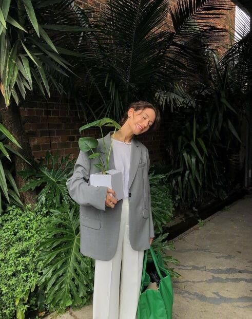 澳洲博主Jessica Alizzi是如何轻松就把简单的衣服穿出时尚感