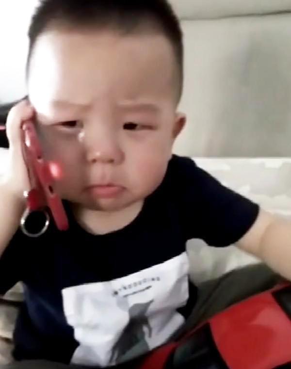 宝宝不听话妈妈打屁股,妈妈去卧室的功夫,回来看到宝宝妈妈笑喷